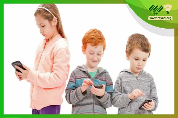 ضررهای بازی با موبایل برای کودکان-min